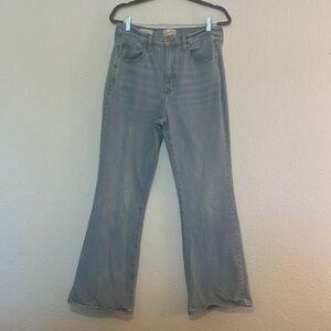 Universal Thread Women's High-Rise Wide-Leg Jeans - Light Blue Wash